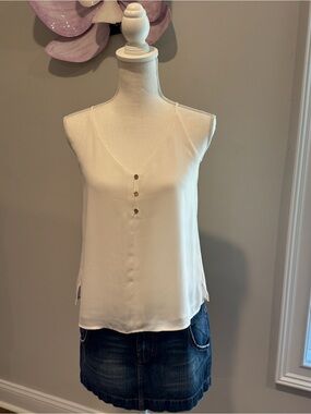 LOFT Cream V-Neck Sleeveless Button-Front Cami